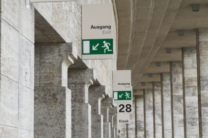 Brandschutz im gewerblichen Bereich: Anforderungen für Büros, Lagerhallen und Fabriken