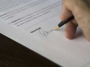Vertragsrecht im Alltag: Warum mündliche Absprachen oft nicht ausreichen